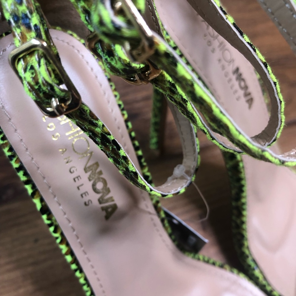 ‼️SALE‼️Fashion Nova Lime Green SnakePrint Heels 7 - Picture 3 of 10